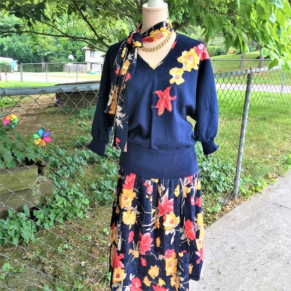 Anthony Sicari Navy Floral Top & Skirt Set - Picture 1 of 8